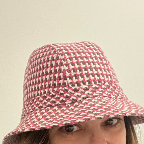 Kenneth Cole Houndstooth Cloche Hat - Pink/Brown/White. - Picture 1 of 9